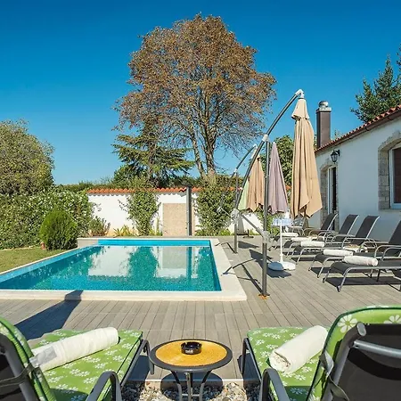 Preiswerte Und Schoene Mit Pool, Wlan, Terrasse Und Grill