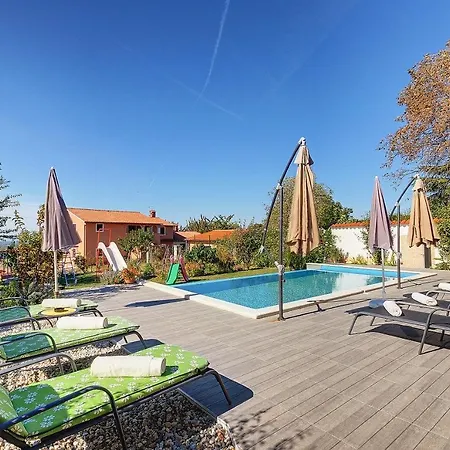Apartment Preiswerte Und Schoene Mit Pool, Wlan, Terrasse Und Grill *