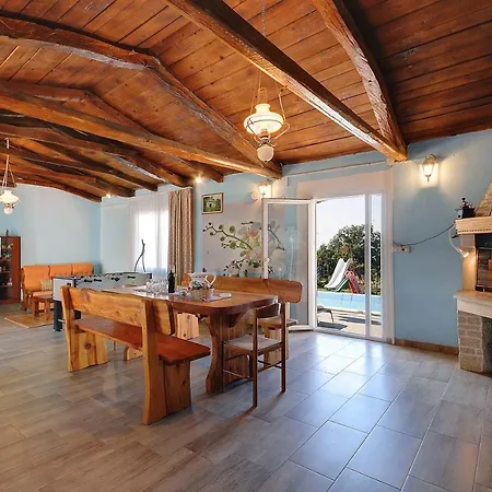 Preiswerte Und Schoene Mit Pool, Wlan, Terrasse Und Grill Apartment
