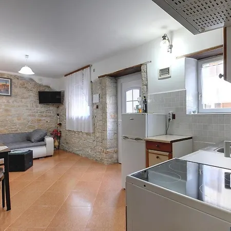 Preiswerte Und Schoene Mit Pool, Wlan, Terrasse Und Grill Apartment *