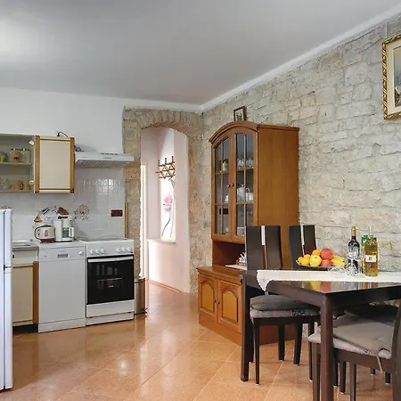 Preiswerte Und Schoene Mit Pool, Wlan, Terrasse Und Grill Apartment