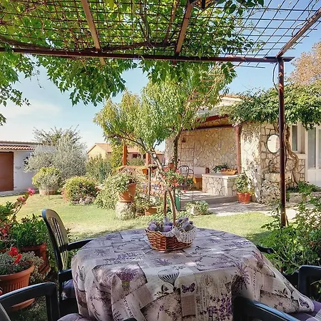 Apartment Preiswerte Und Schoene Mit Pool, Wlan, Terrasse Und Grill *