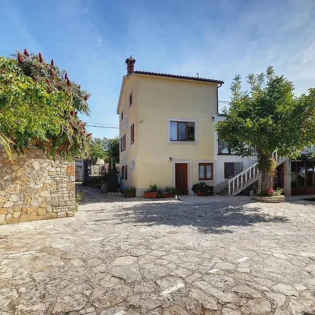 Preiswerte Und Schoene Mit Pool, Wlan, Terrasse Und Grill Barat (Rovinj)