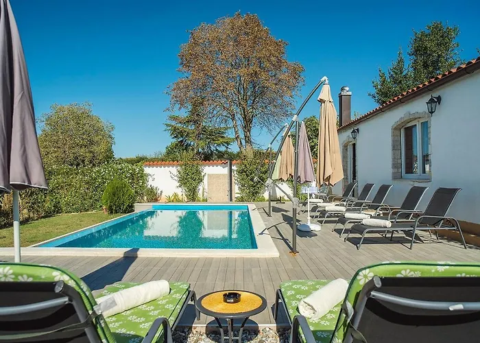 Preiswerte Und Schoene Mit Pool, Wlan, Terrasse Und Grill
