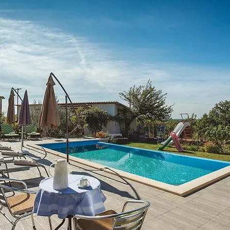 Preiswerte Und Schoene Mit Pool, Wlan, Terrasse Und Grill * Barat (Rovinj)