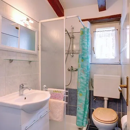 Preiswerte Und Schoene Mit Pool, Wlan, Terrasse Und Grill Barat (Rovinj)